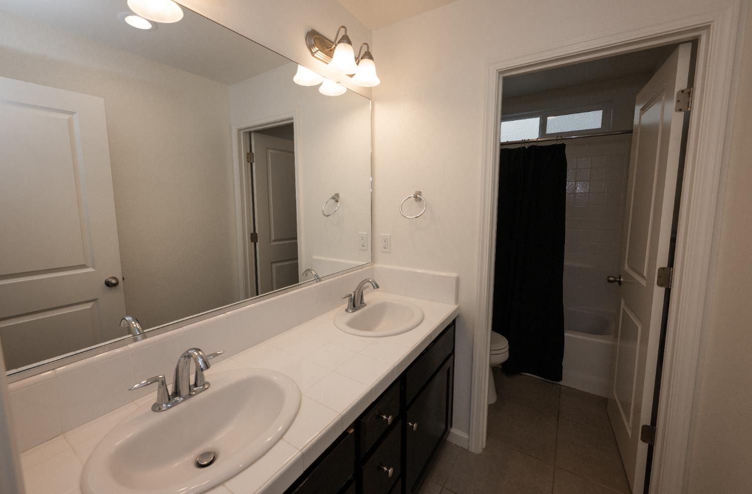 118 Mission Dr S, Madera, CA 93636