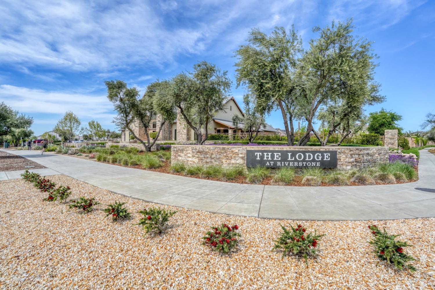 118 Mission Dr S, Madera, CA 93636