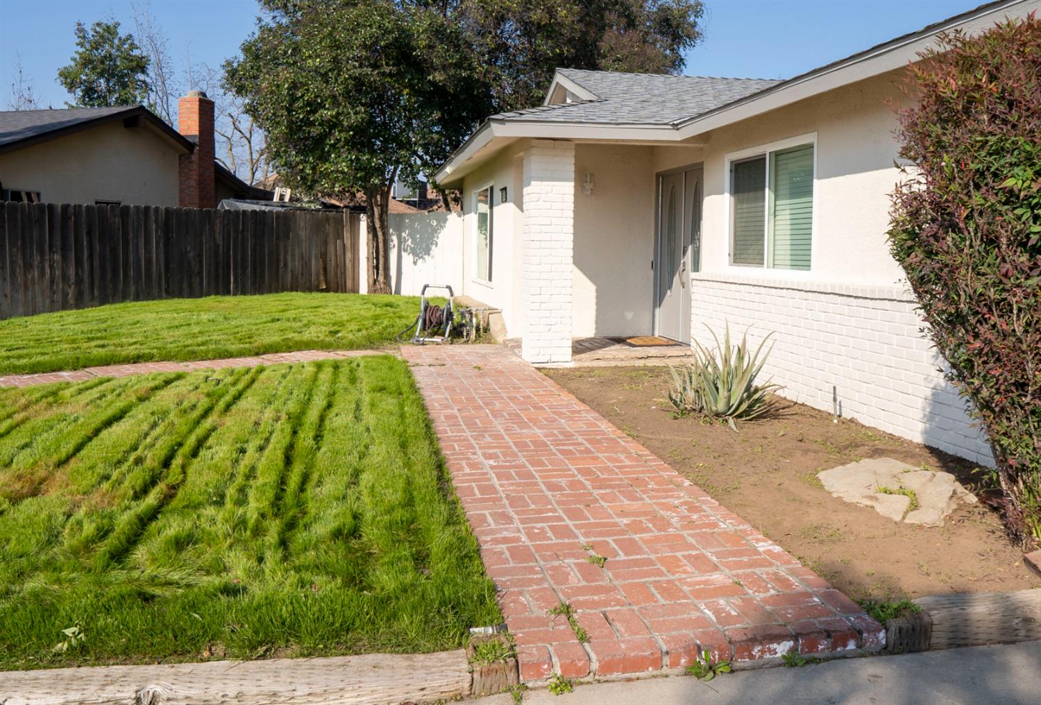 5693 E Madison Ave, Fresno, CA 93727