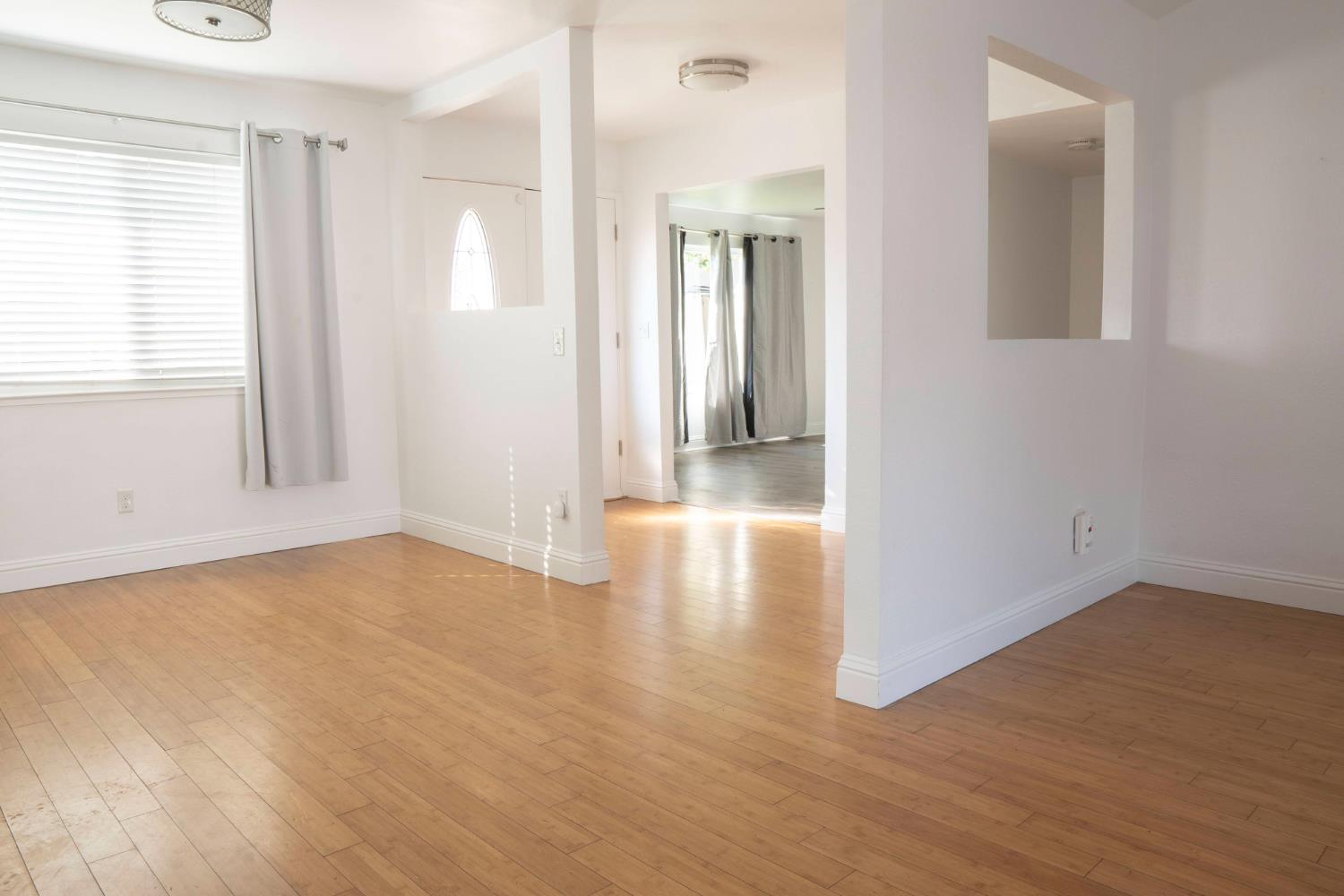 5693 E Madison Ave, Fresno, CA 93727