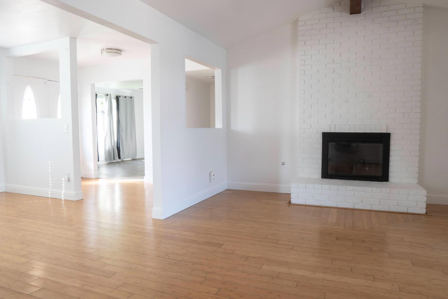 5693 E Madison Ave, Fresno, CA 93727