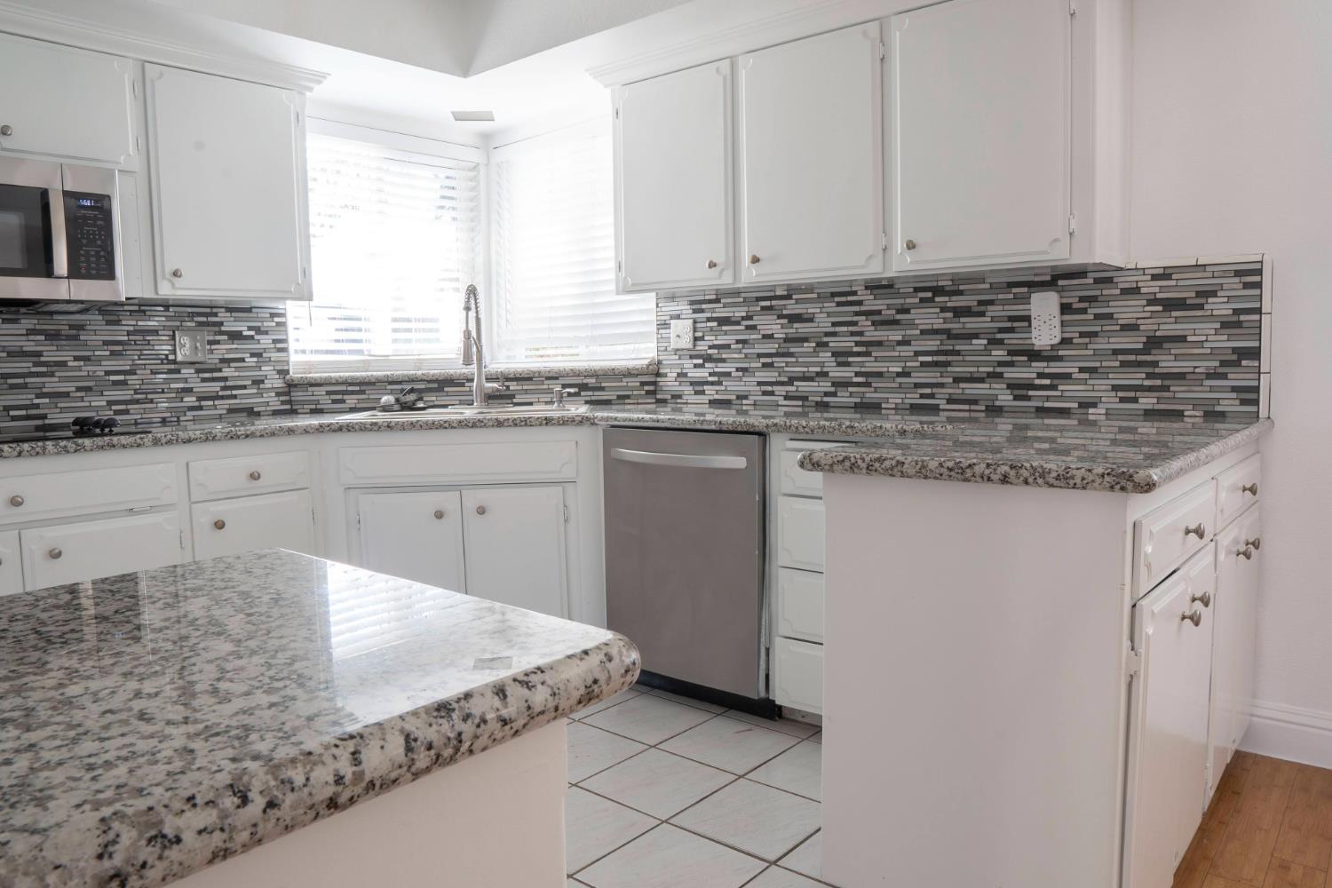 5693 E Madison Ave, Fresno, CA 93727