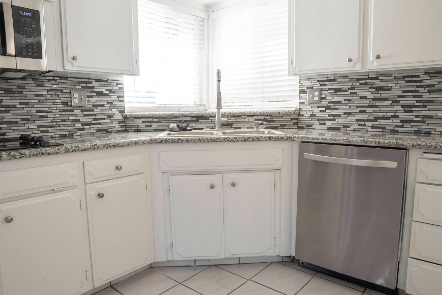 5693 E Madison Ave, Fresno, CA 93727