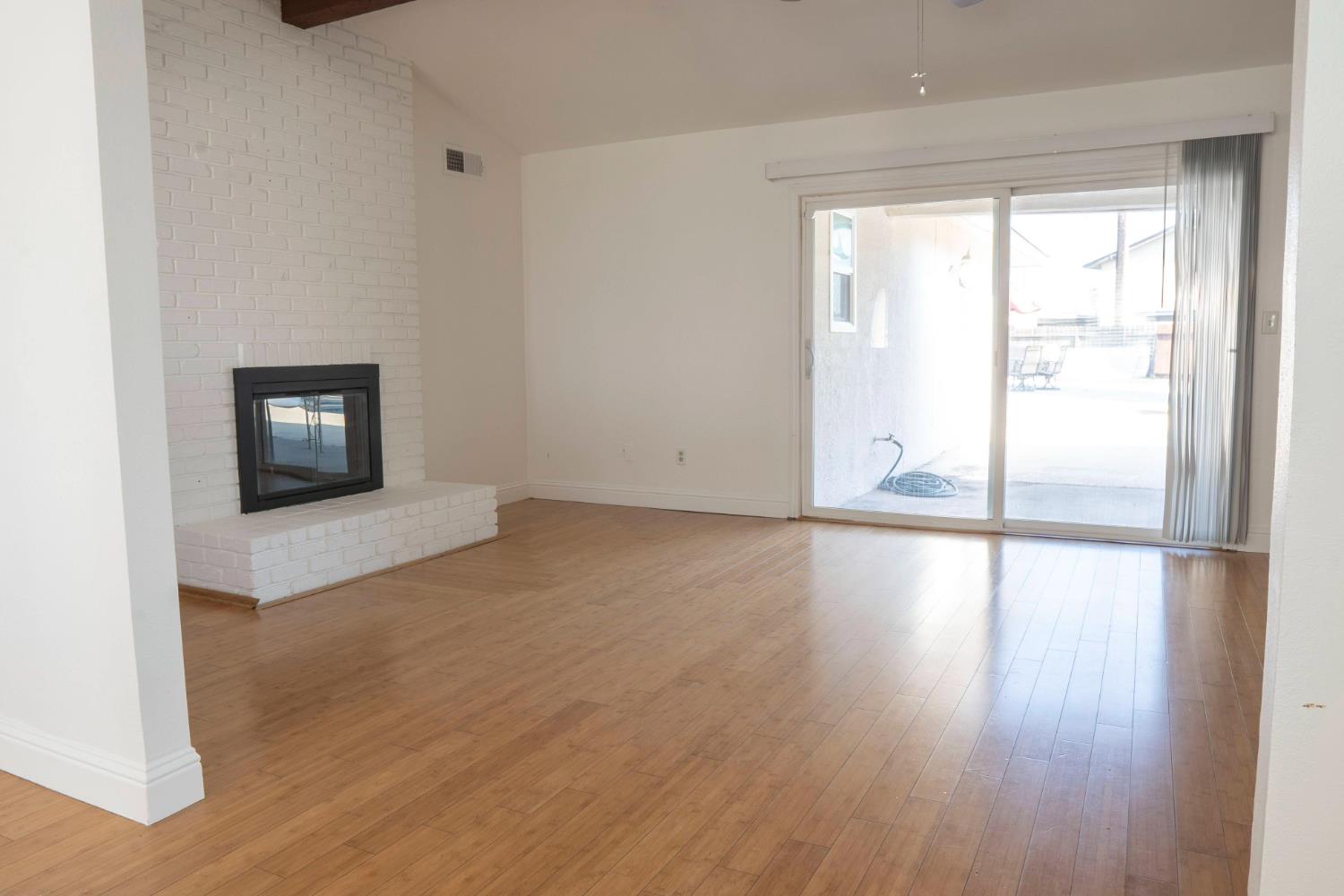 5693 E Madison Ave, Fresno, CA 93727