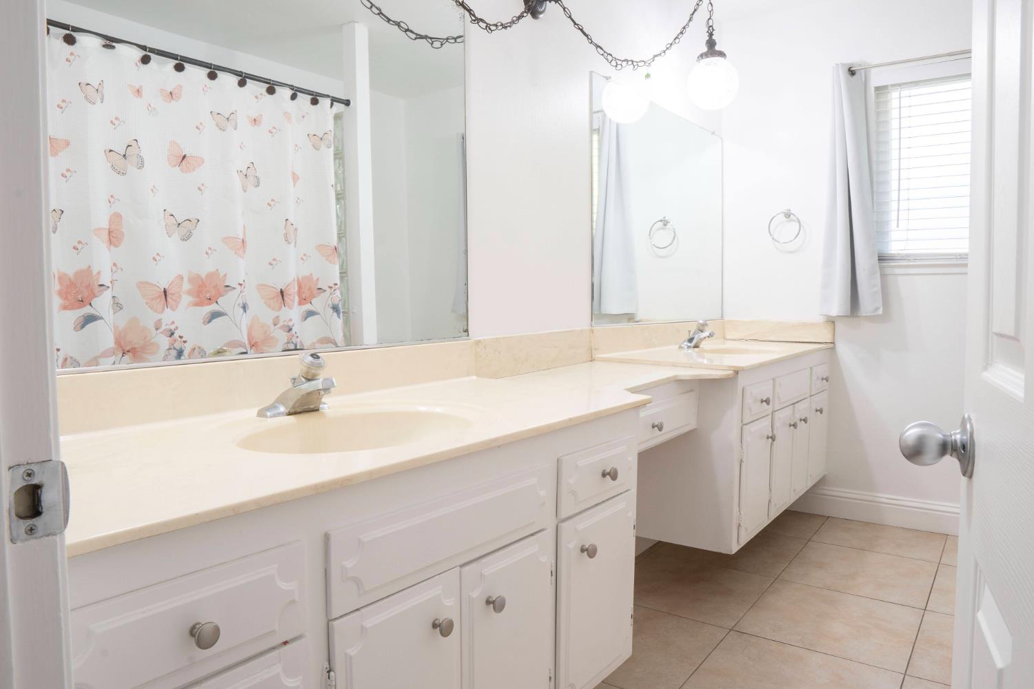 5693 E Madison Ave, Fresno, CA 93727