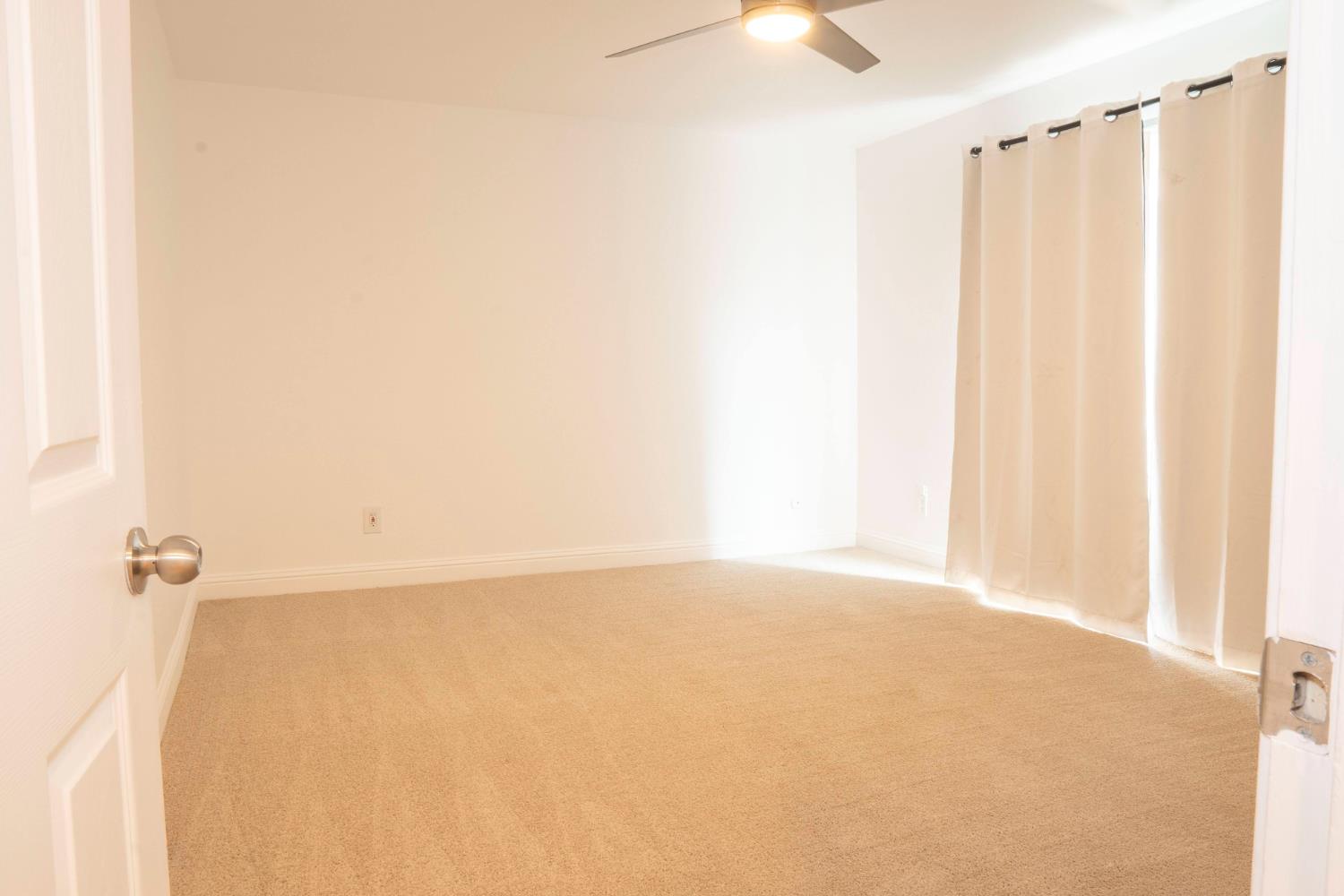 5693 E Madison Ave, Fresno, CA 93727