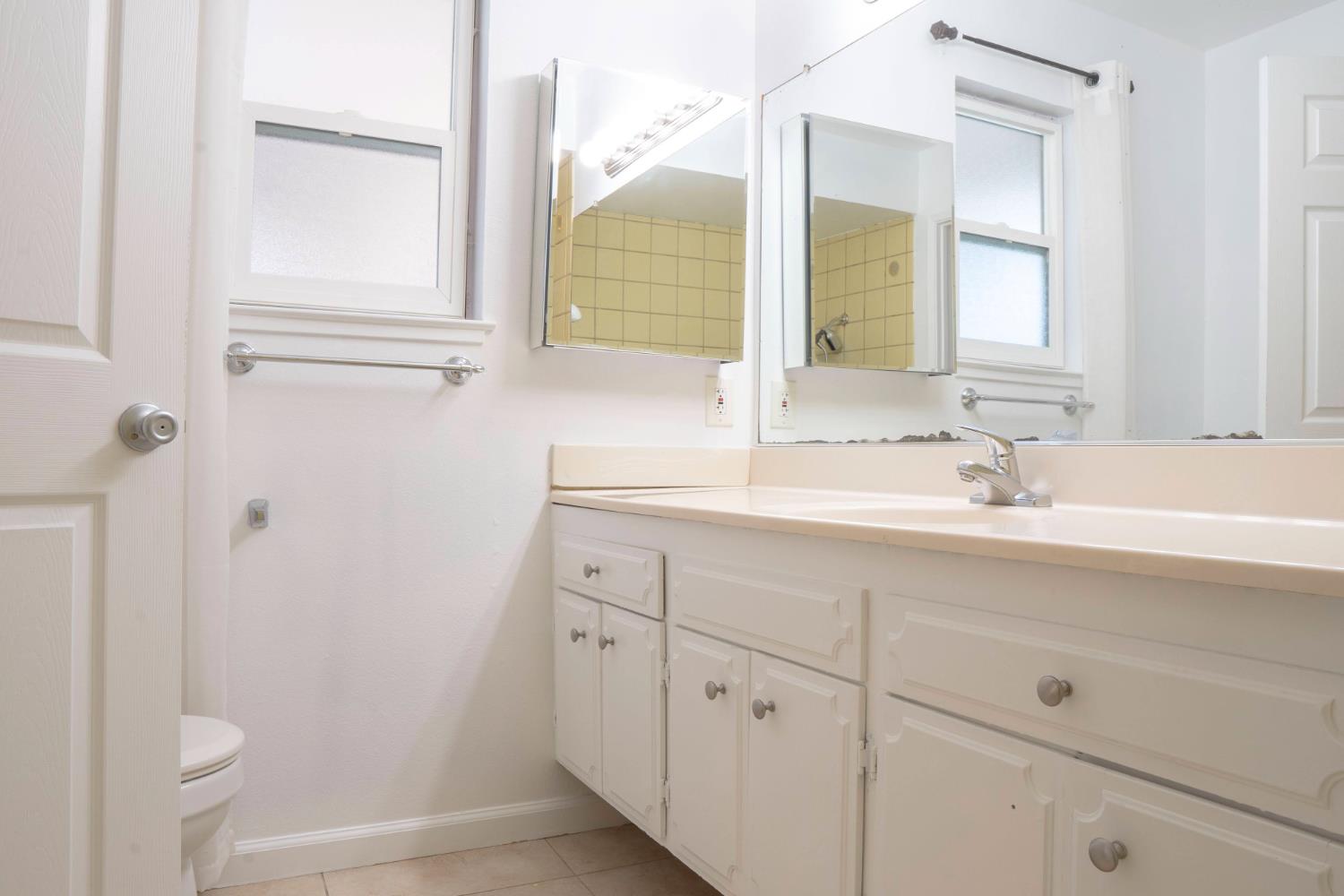 5693 E Madison Ave, Fresno, CA 93727