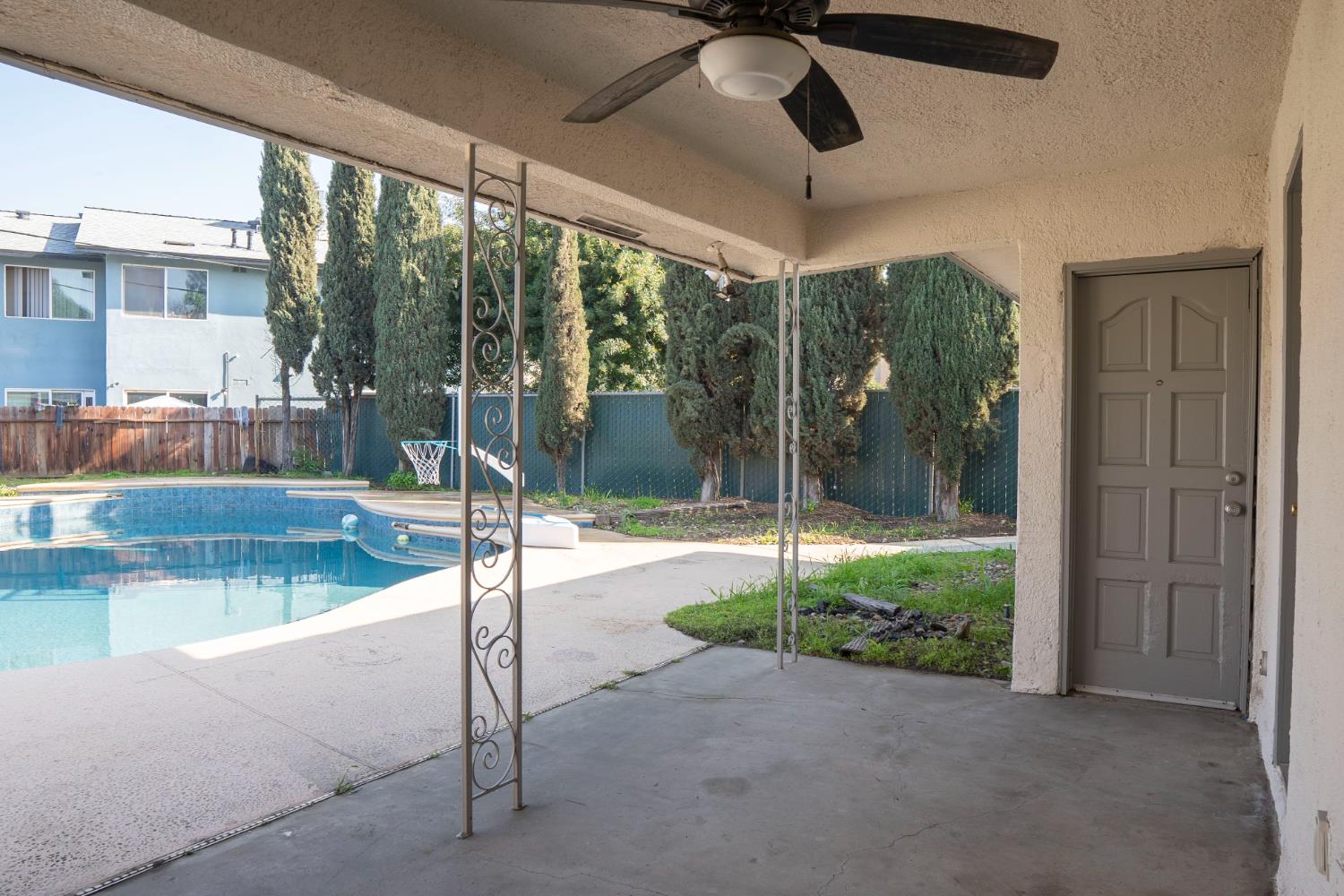 5693 E Madison Ave, Fresno, CA 93727