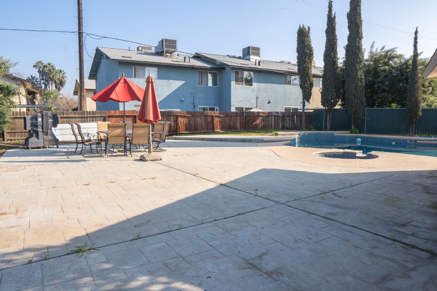 5693 E Madison Ave, Fresno, CA 93727