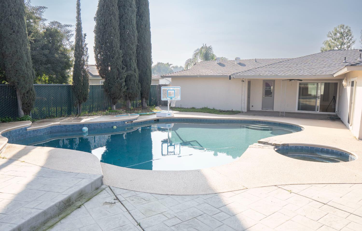 5693 E Madison Ave, Fresno, CA 93727