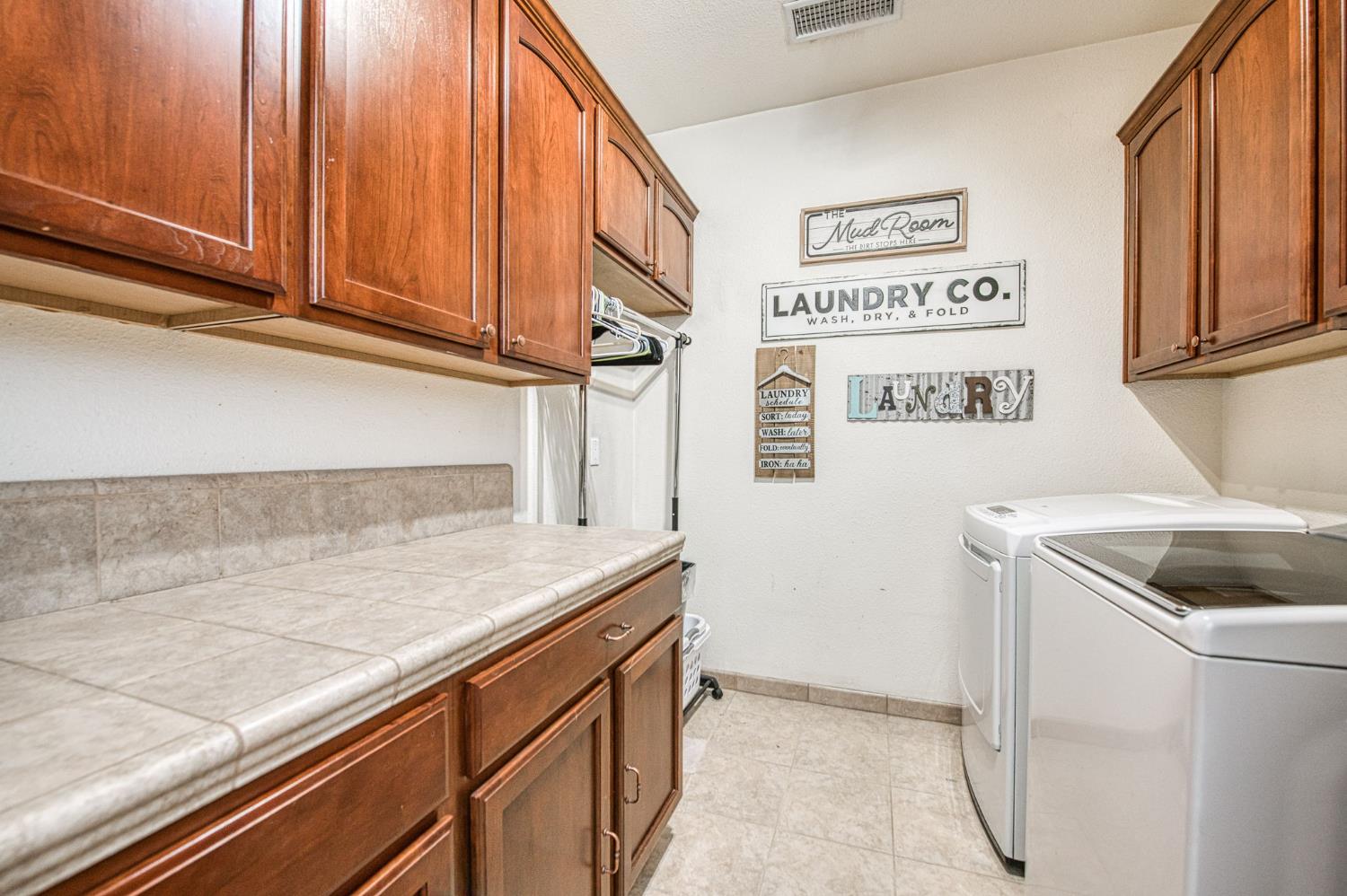 9855 Millerton Rd, Clovis, CA 93619