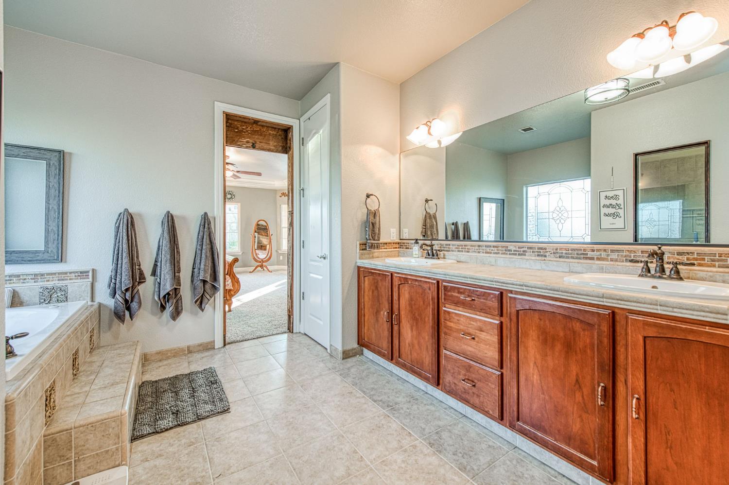 9855 Millerton Rd, Clovis, CA 93619