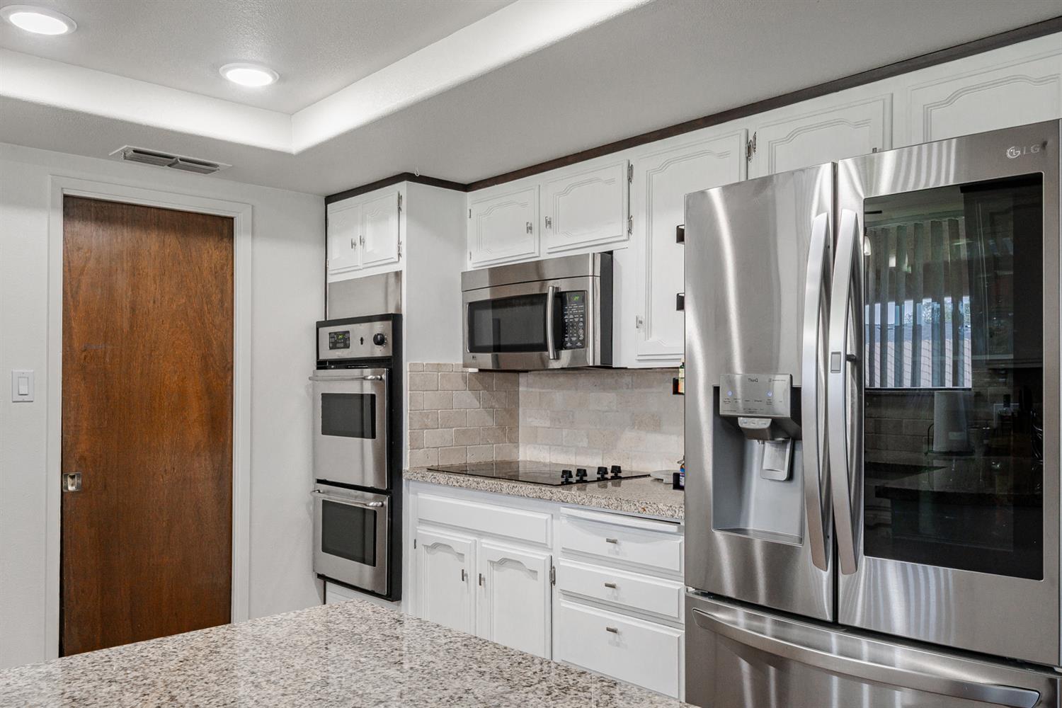 16026 Karen Rd, Madera, CA 93636