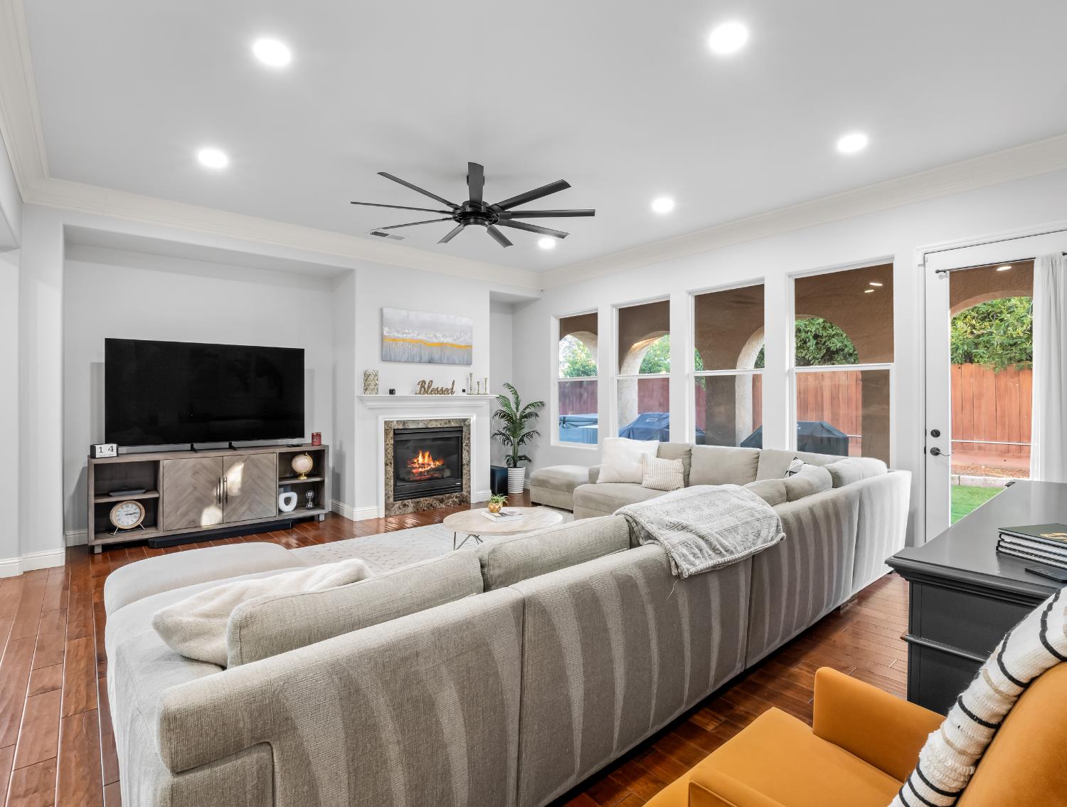 1152 Lester Ave, Clovis, CA 93619