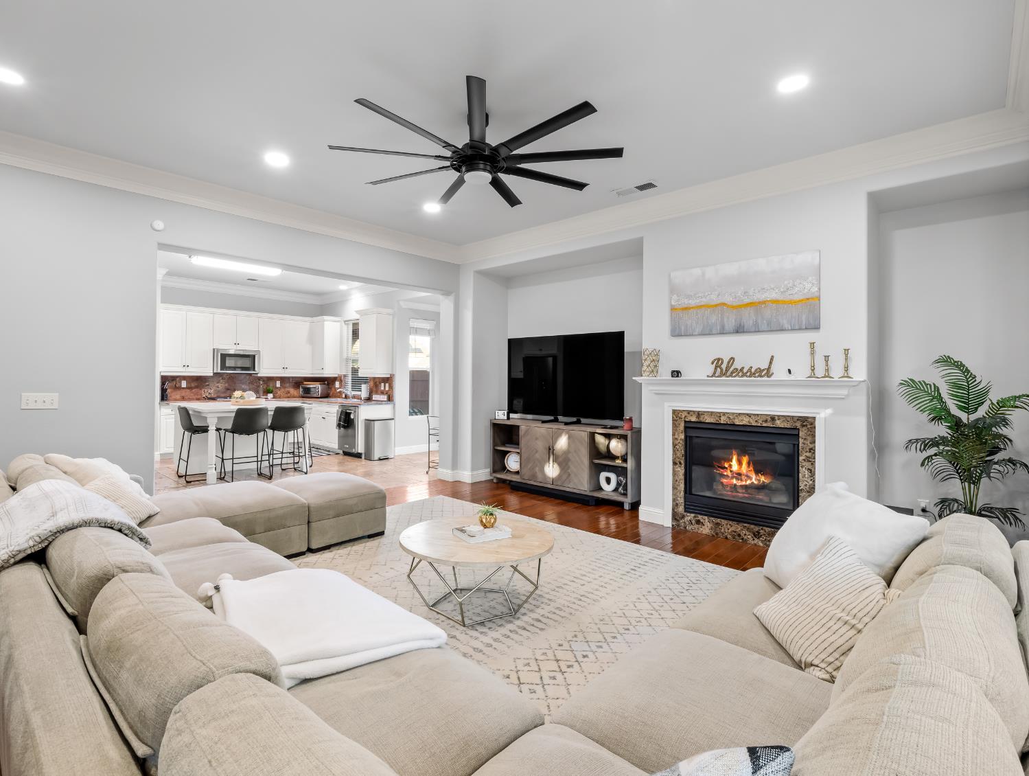 1152 Lester Ave, Clovis, CA 93619