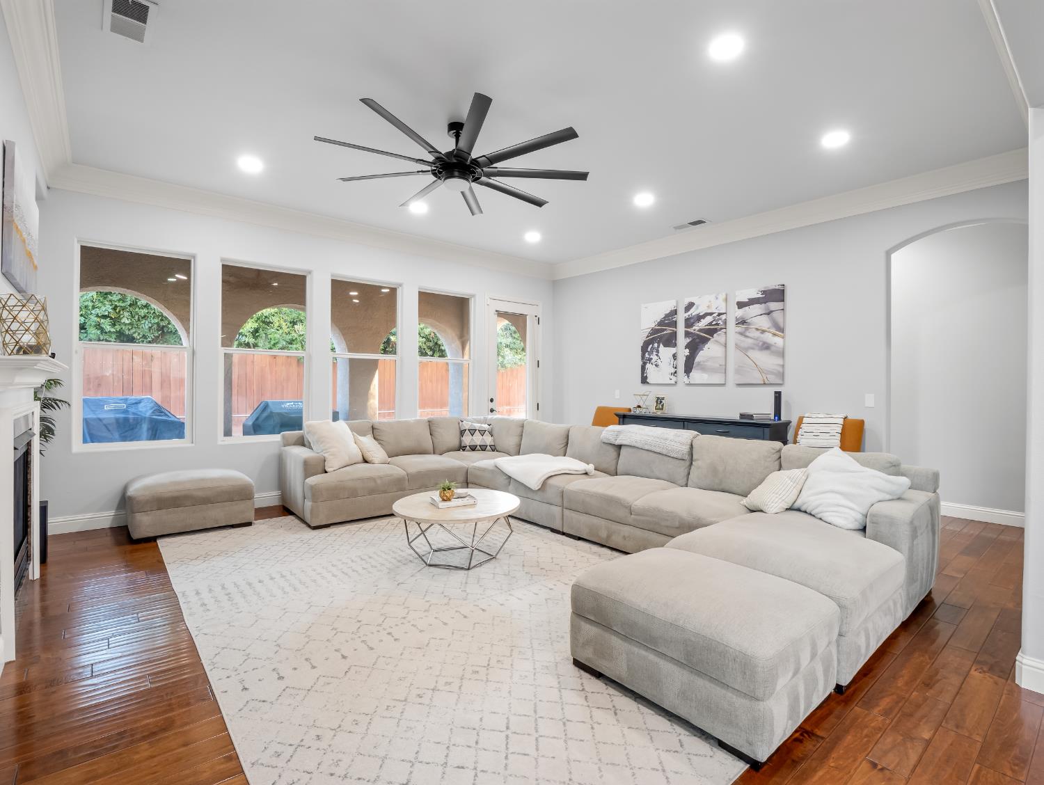 1152 Lester Ave, Clovis, CA 93619