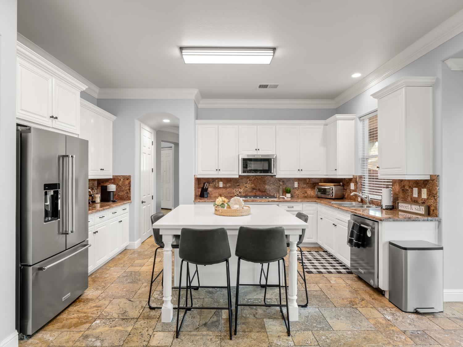 1152 Lester Ave, Clovis, CA 93619