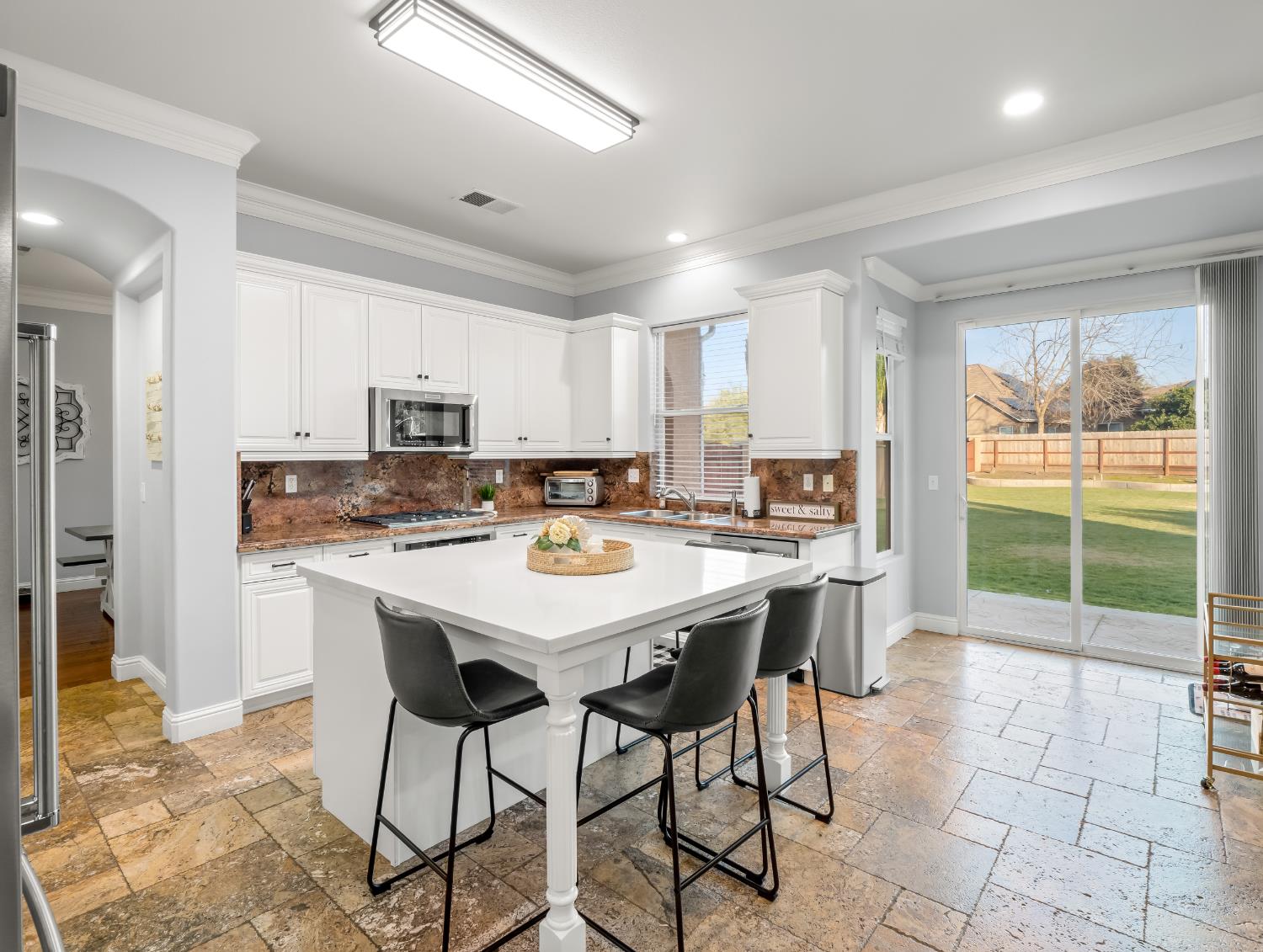 1152 Lester Ave, Clovis, CA 93619