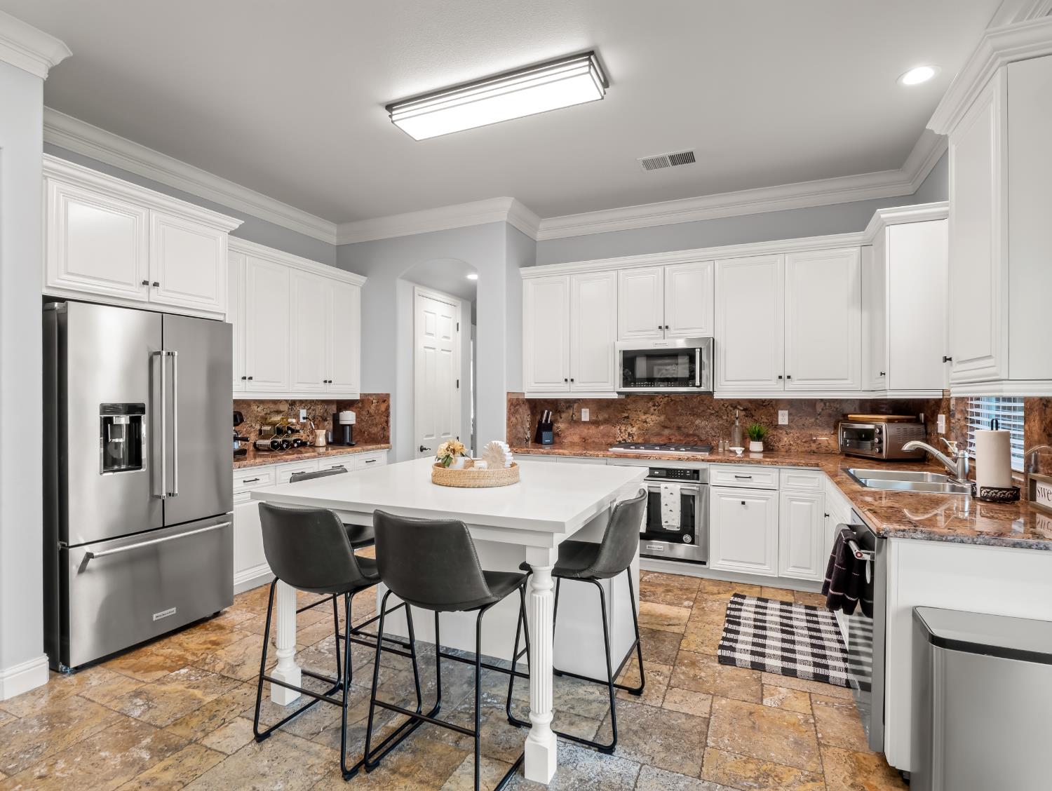 1152 Lester Ave, Clovis, CA 93619