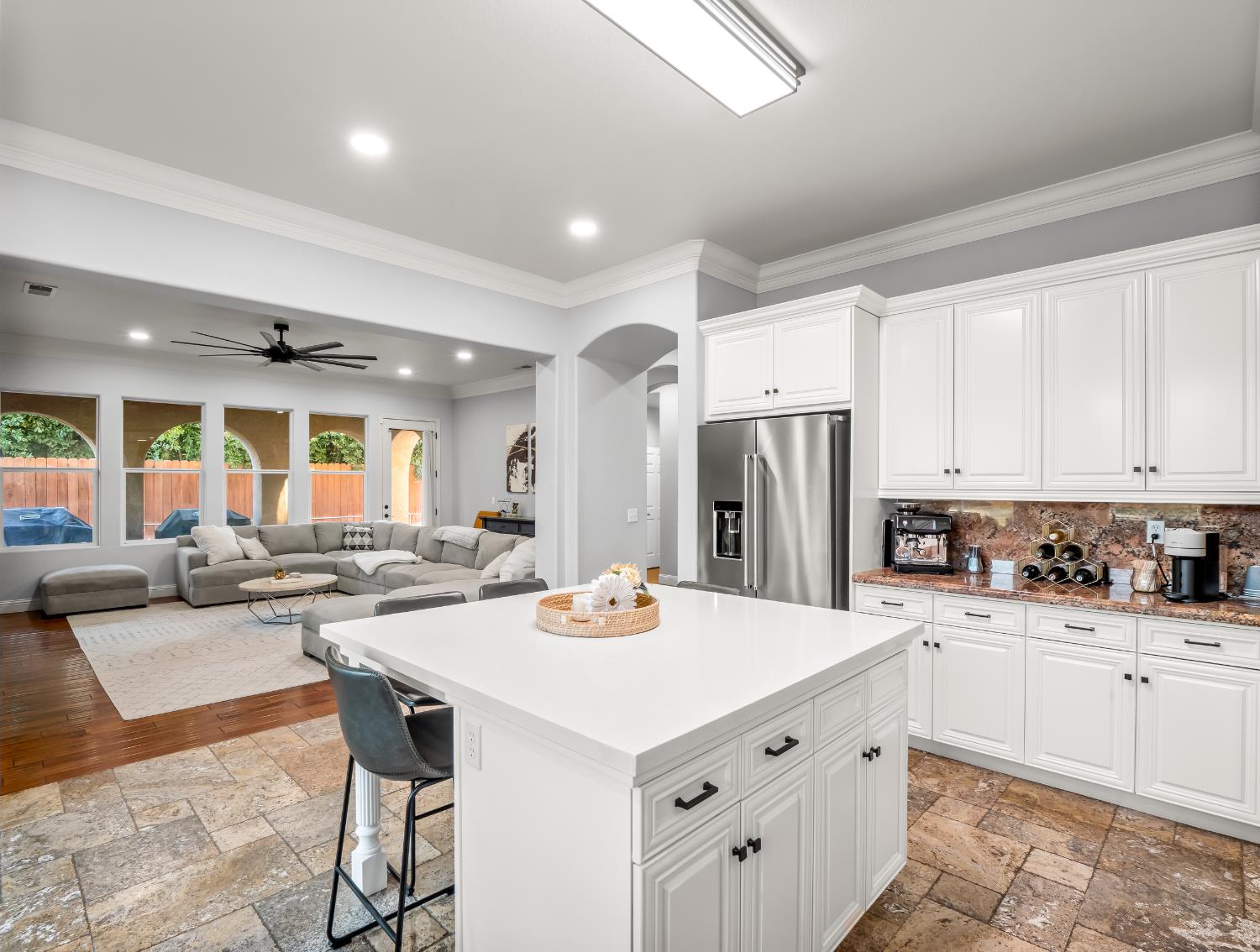 1152 Lester Ave, Clovis, CA 93619