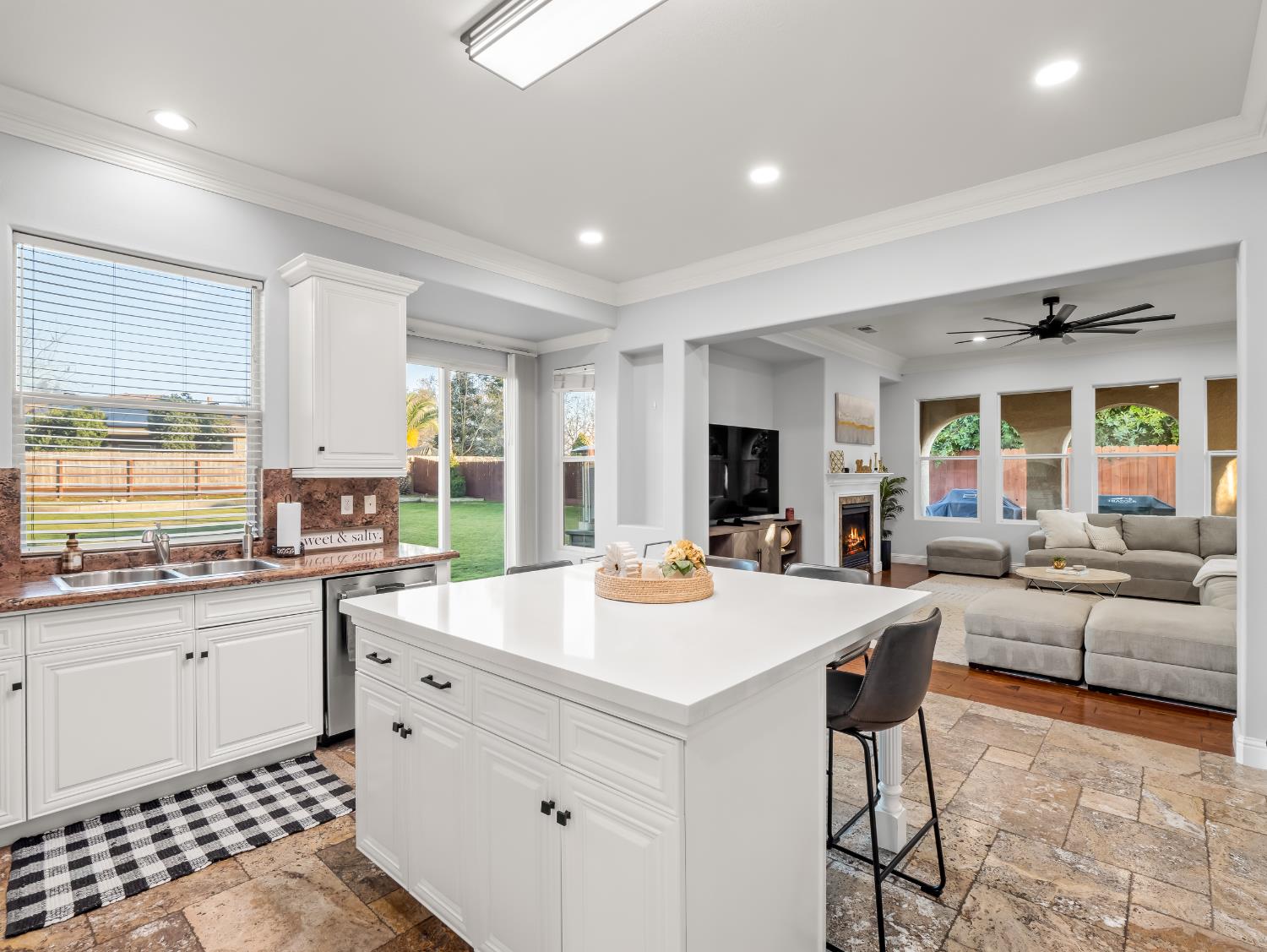 1152 Lester Ave, Clovis, CA 93619