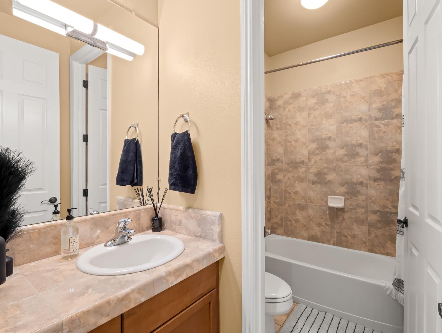 1152 Lester Ave, Clovis, CA 93619