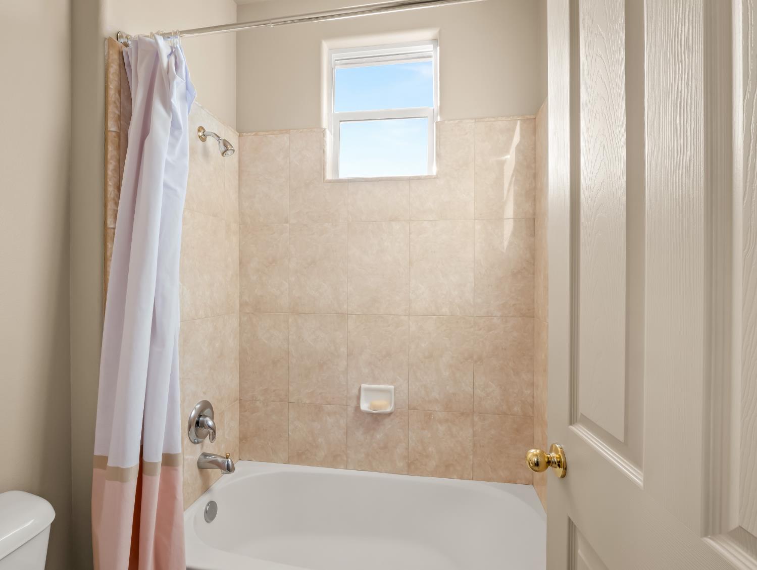 1152 Lester Ave, Clovis, CA 93619