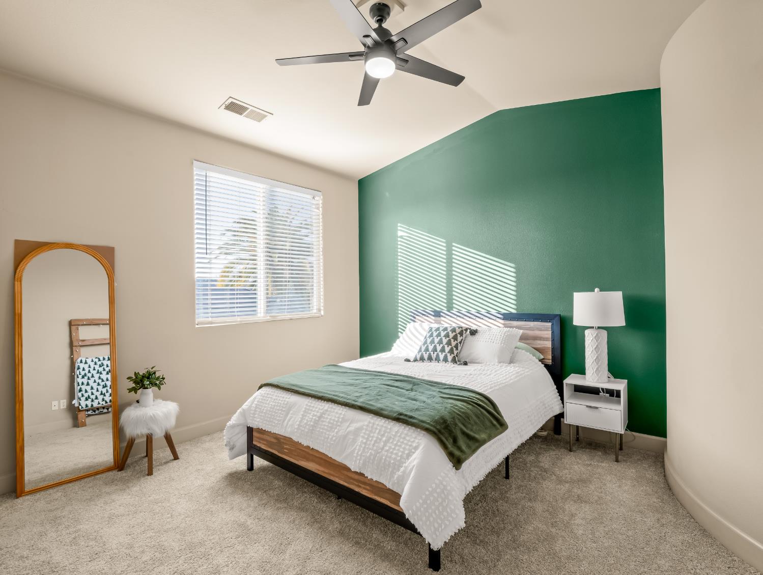 1152 Lester Ave, Clovis, CA 93619