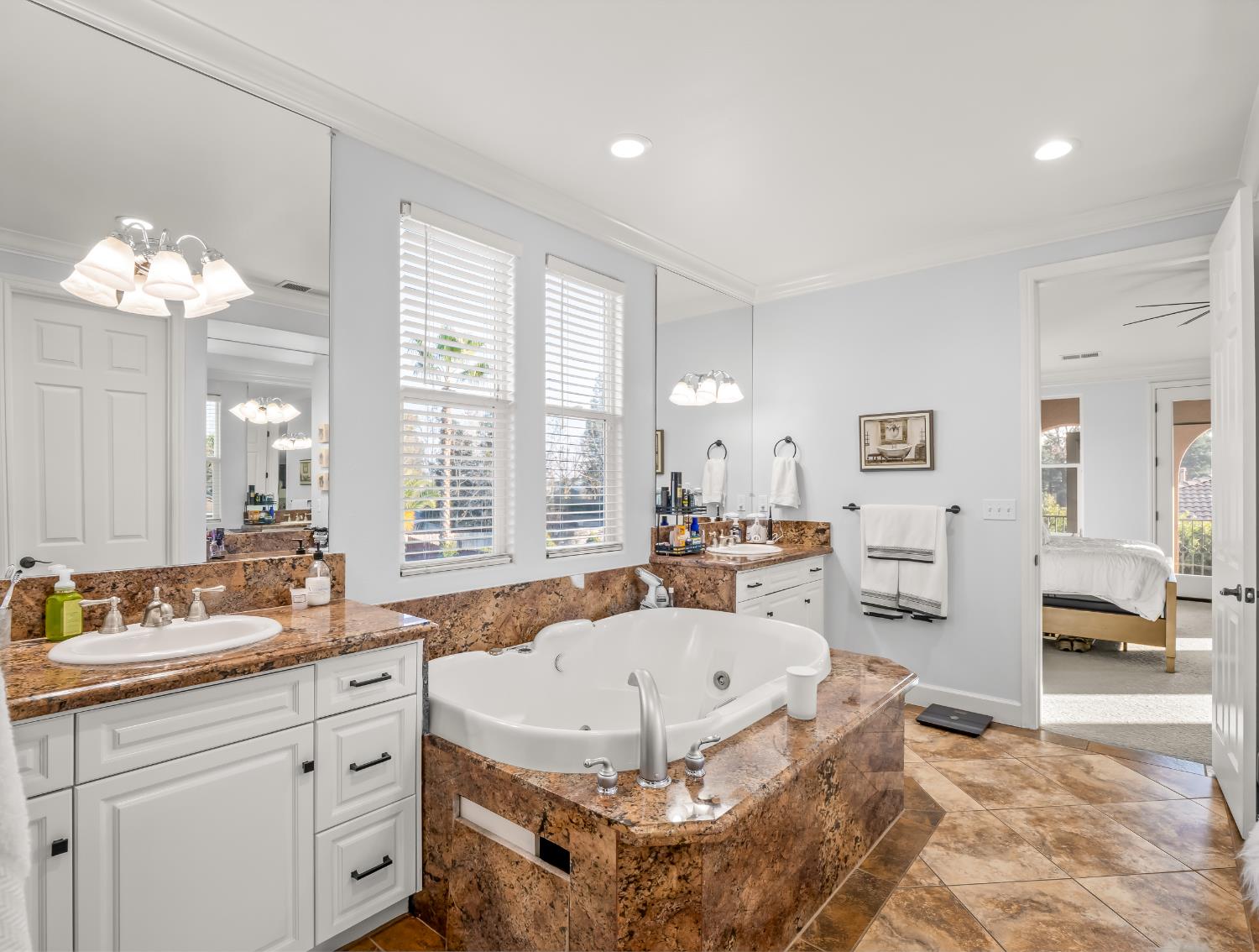 1152 Lester Ave, Clovis, CA 93619