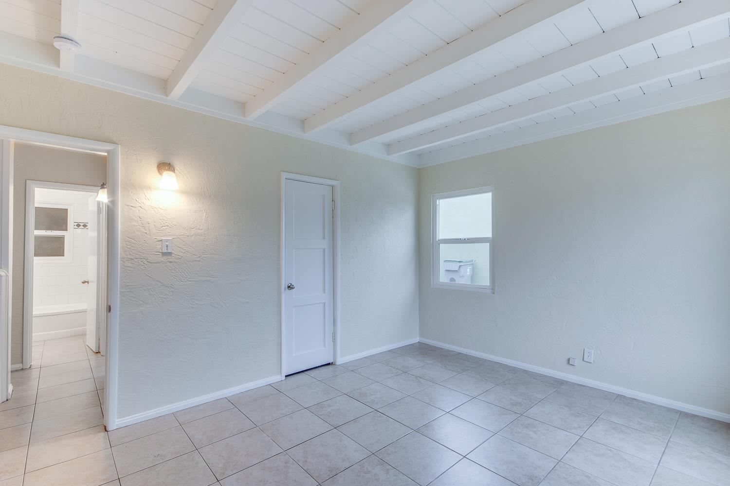 208 W Hampton Way, Fresno, CA 93705