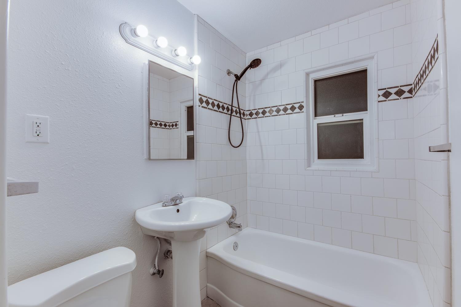 208 W Hampton Way, Fresno, CA 93705