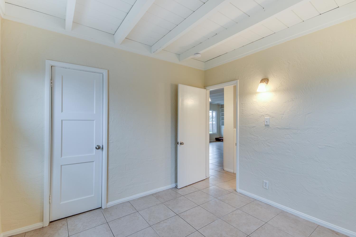 208 W Hampton Way, Fresno, CA 93705