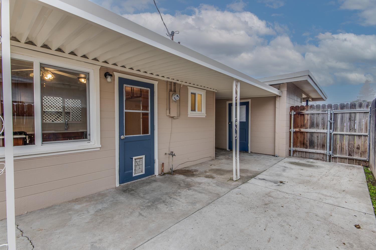 208 W Hampton Way, Fresno, CA 93705