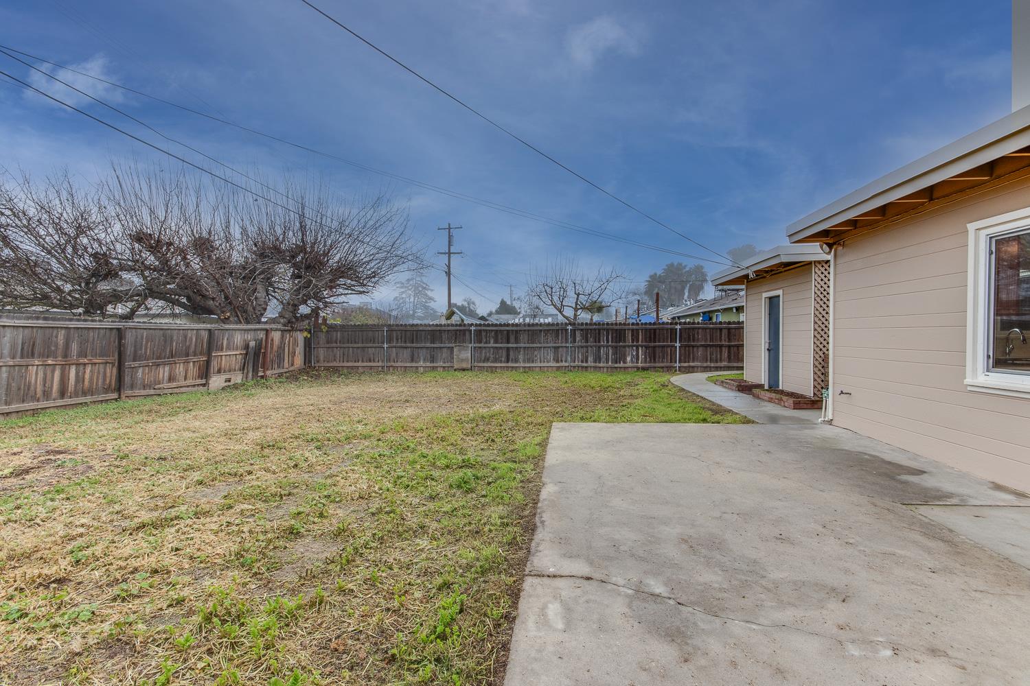 208 W Hampton Way, Fresno, CA 93705
