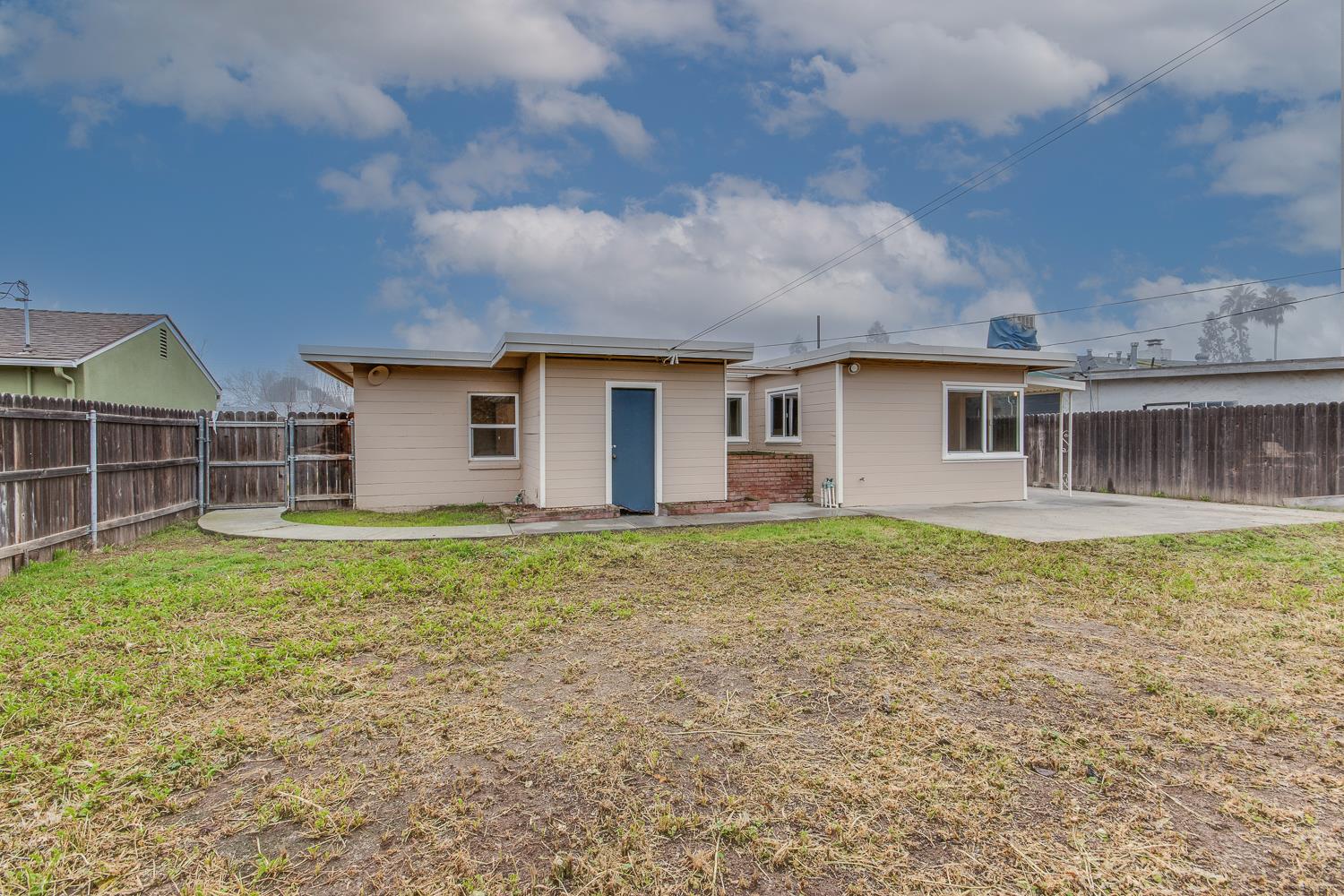 208 W Hampton Way, Fresno, CA 93705