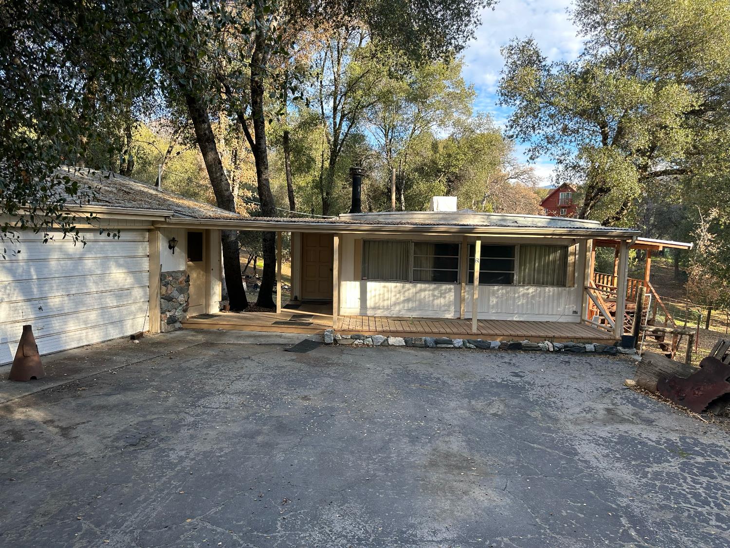 40653 Hodges Hill Dr, Oakhurst, CA 93644