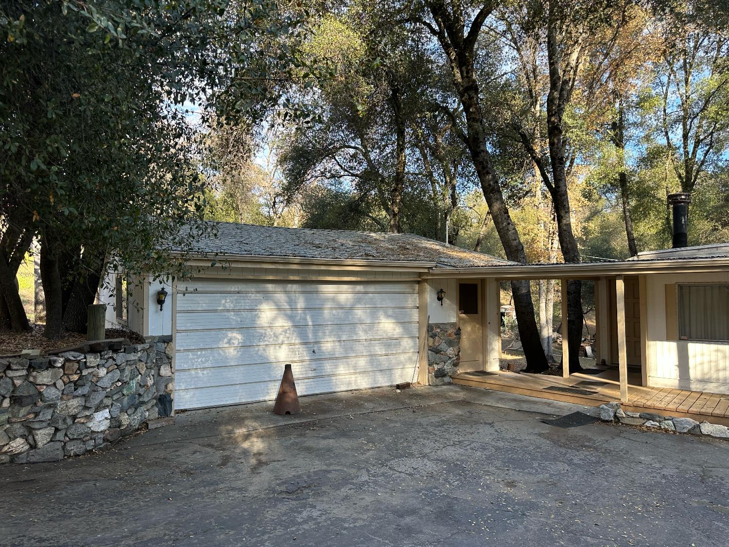 40653 Hodges Hill Dr, Oakhurst, CA 93644