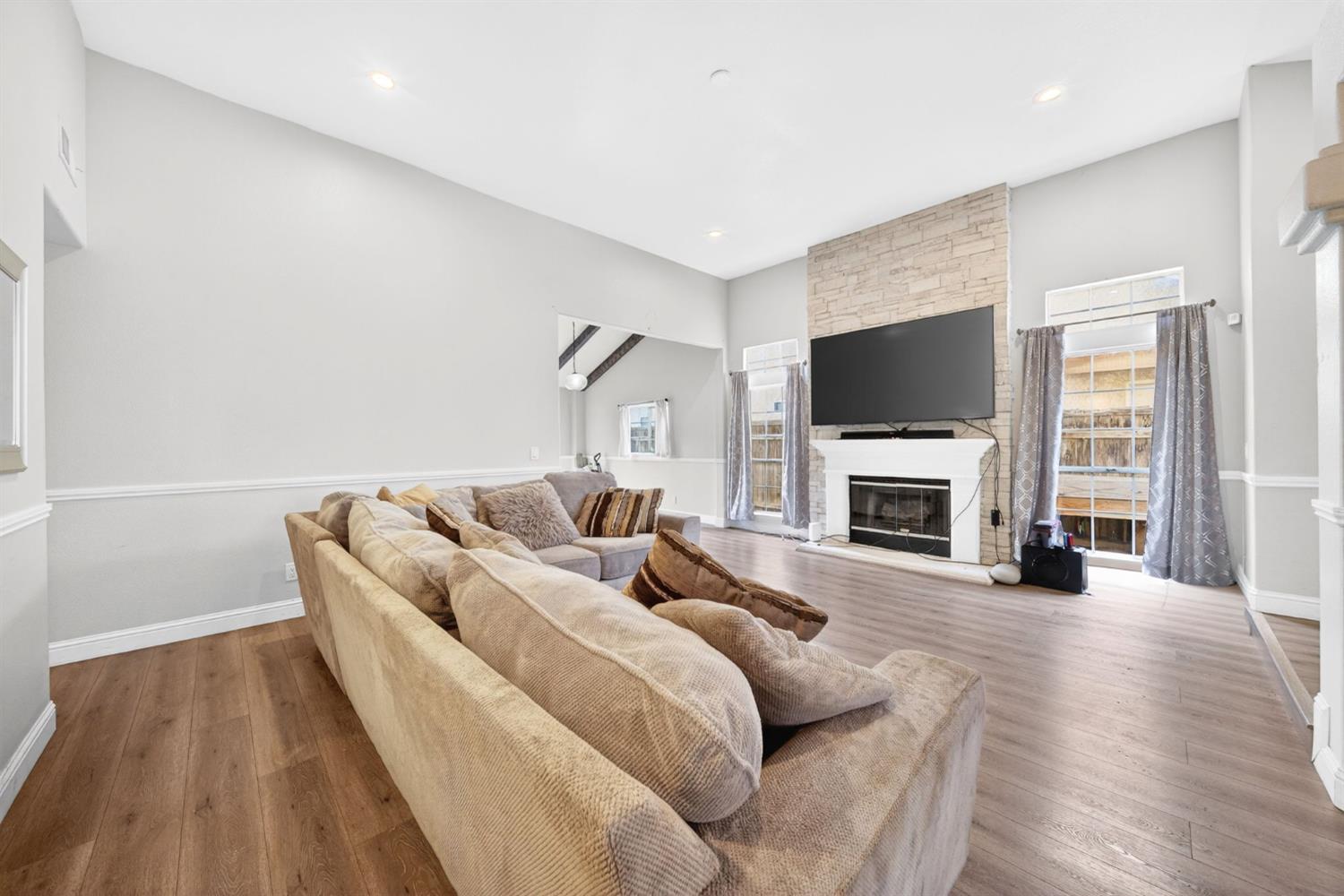 914 Garland Ave, Clovis, CA 93612