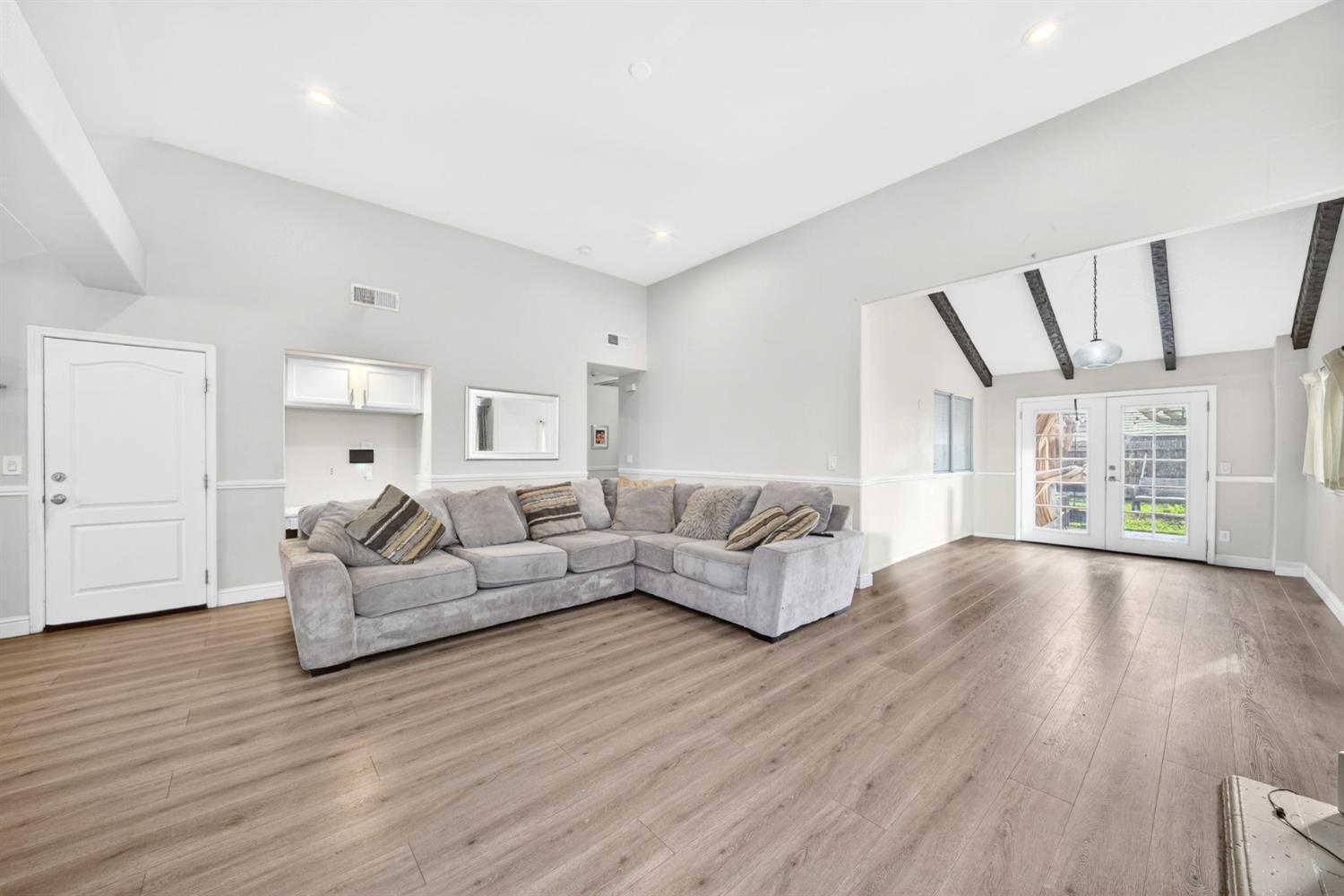 914 Garland Ave, Clovis, CA 93612