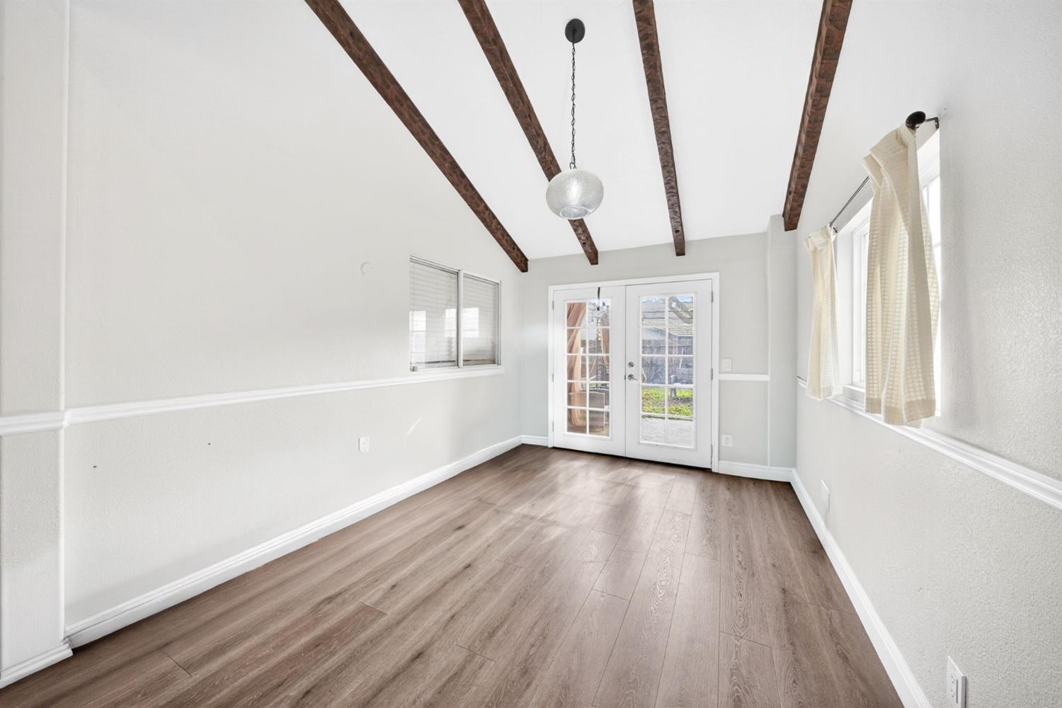 914 Garland Ave, Clovis, CA 93612