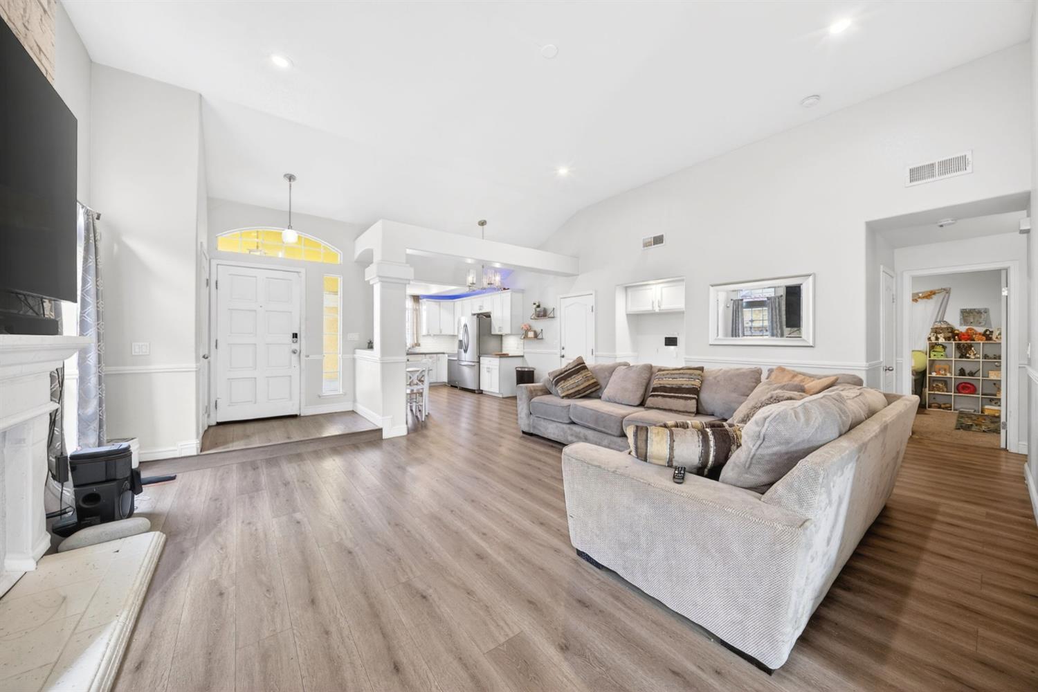 914 Garland Ave, Clovis, CA 93612