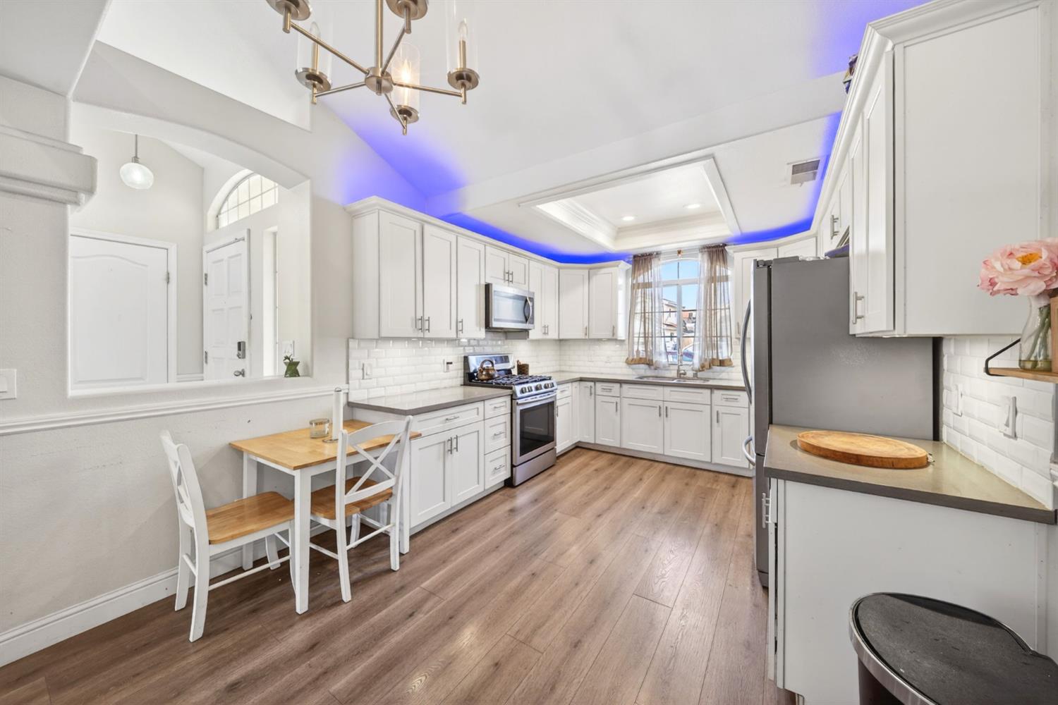 914 Garland Ave, Clovis, CA 93612