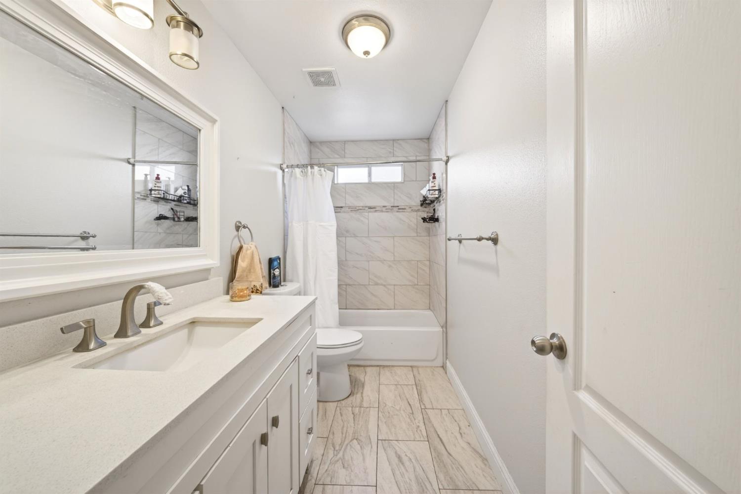 914 Garland Ave, Clovis, CA 93612