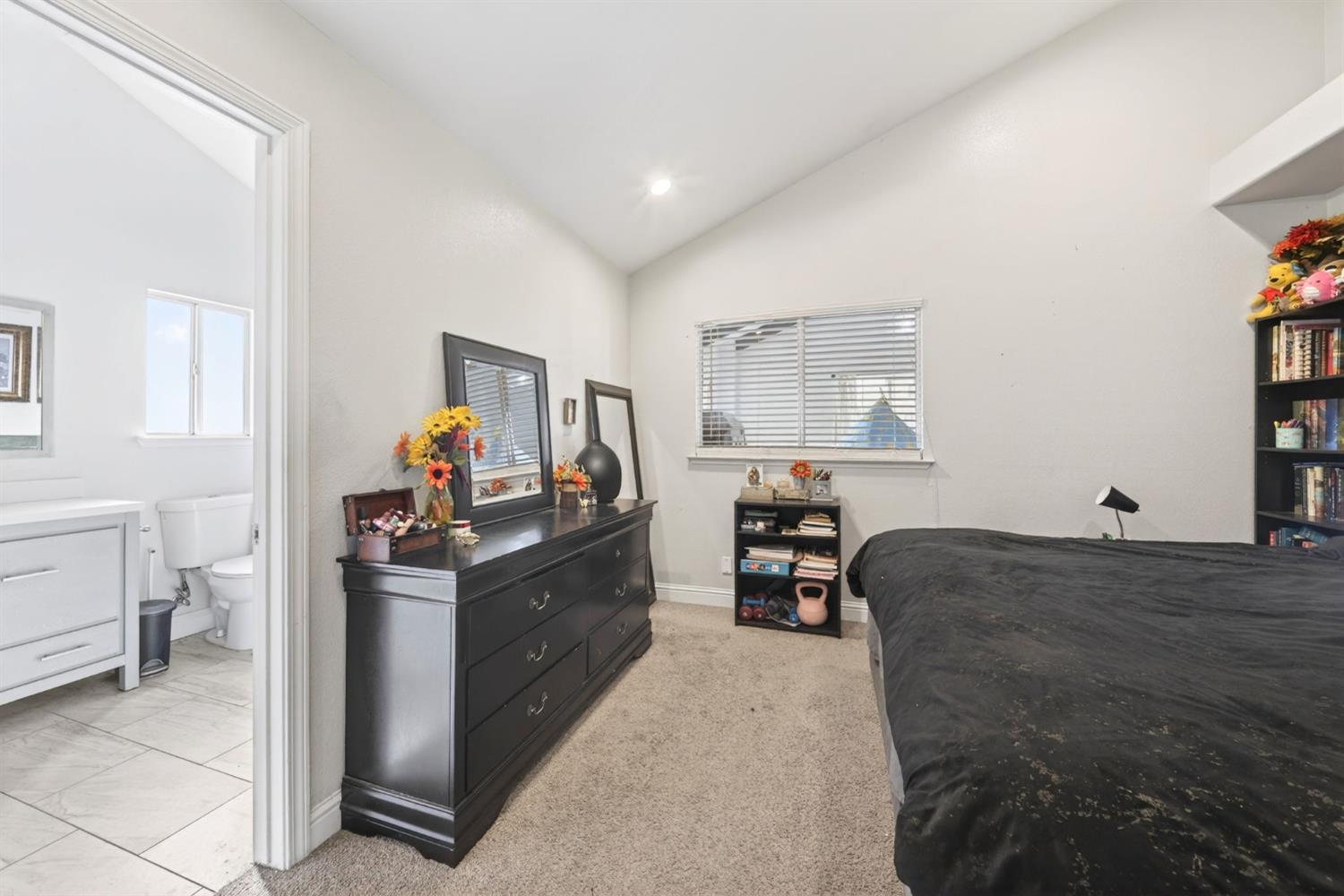 914 Garland Ave, Clovis, CA 93612