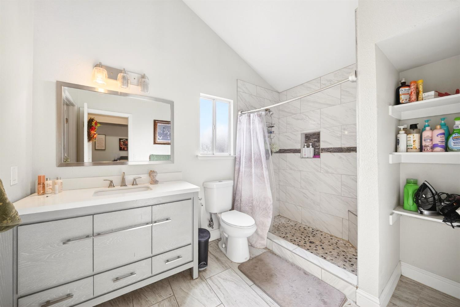 914 Garland Ave, Clovis, CA 93612