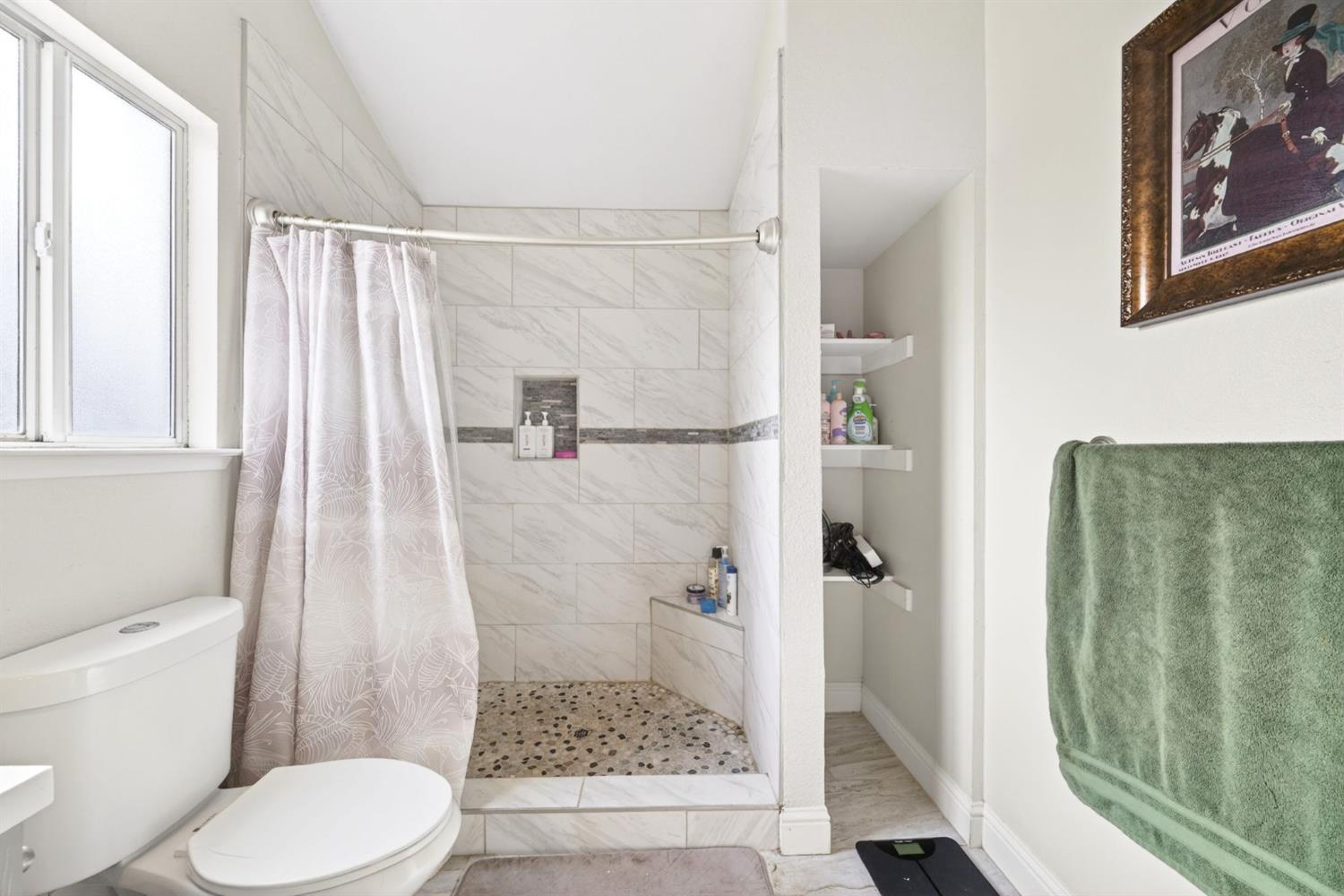 914 Garland Ave, Clovis, CA 93612