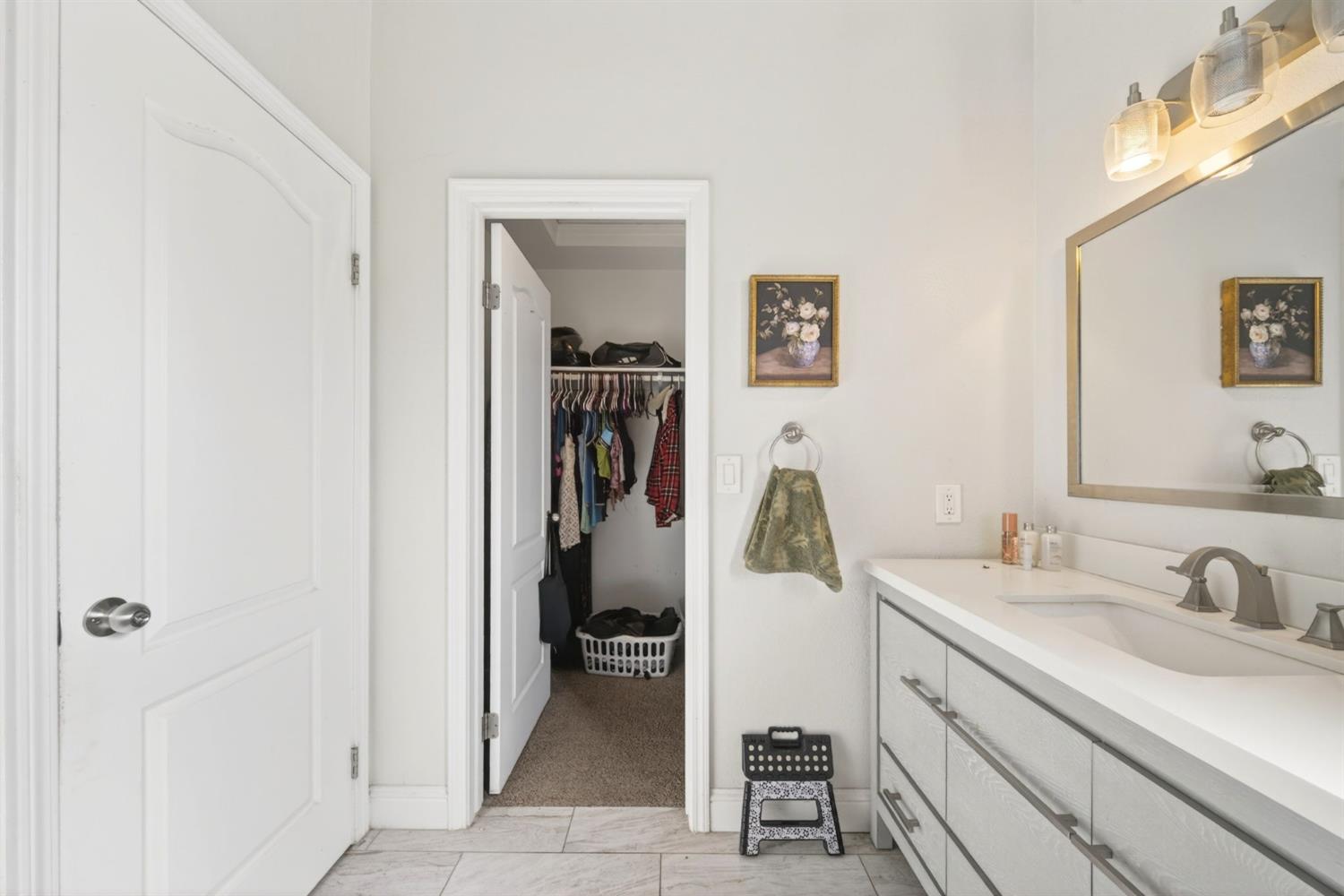 914 Garland Ave, Clovis, CA 93612