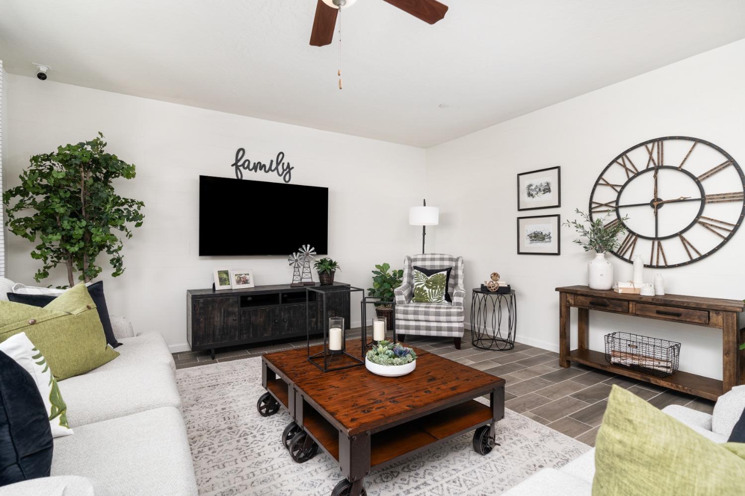 1926 N Arroyo Ave, Fresno, CA 93727