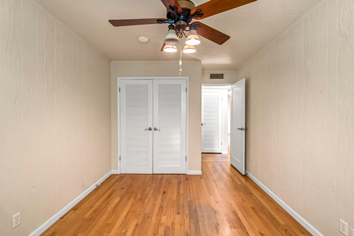 411 W Vartikian Ave, Fresno, CA 93704