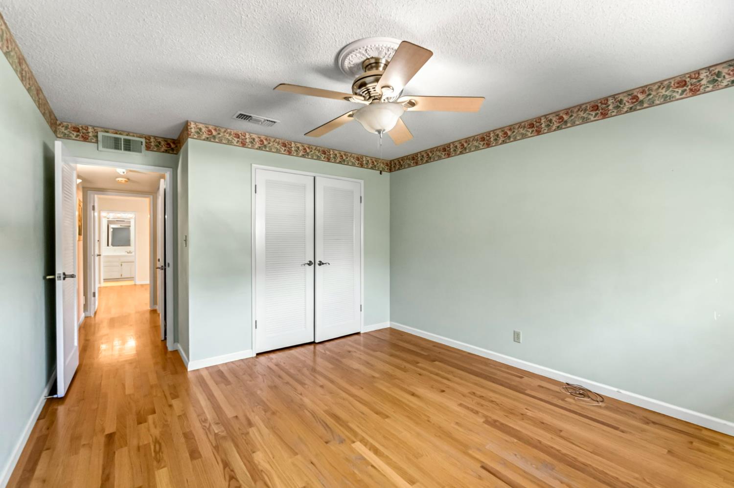 411 W Vartikian Ave, Fresno, CA 93704